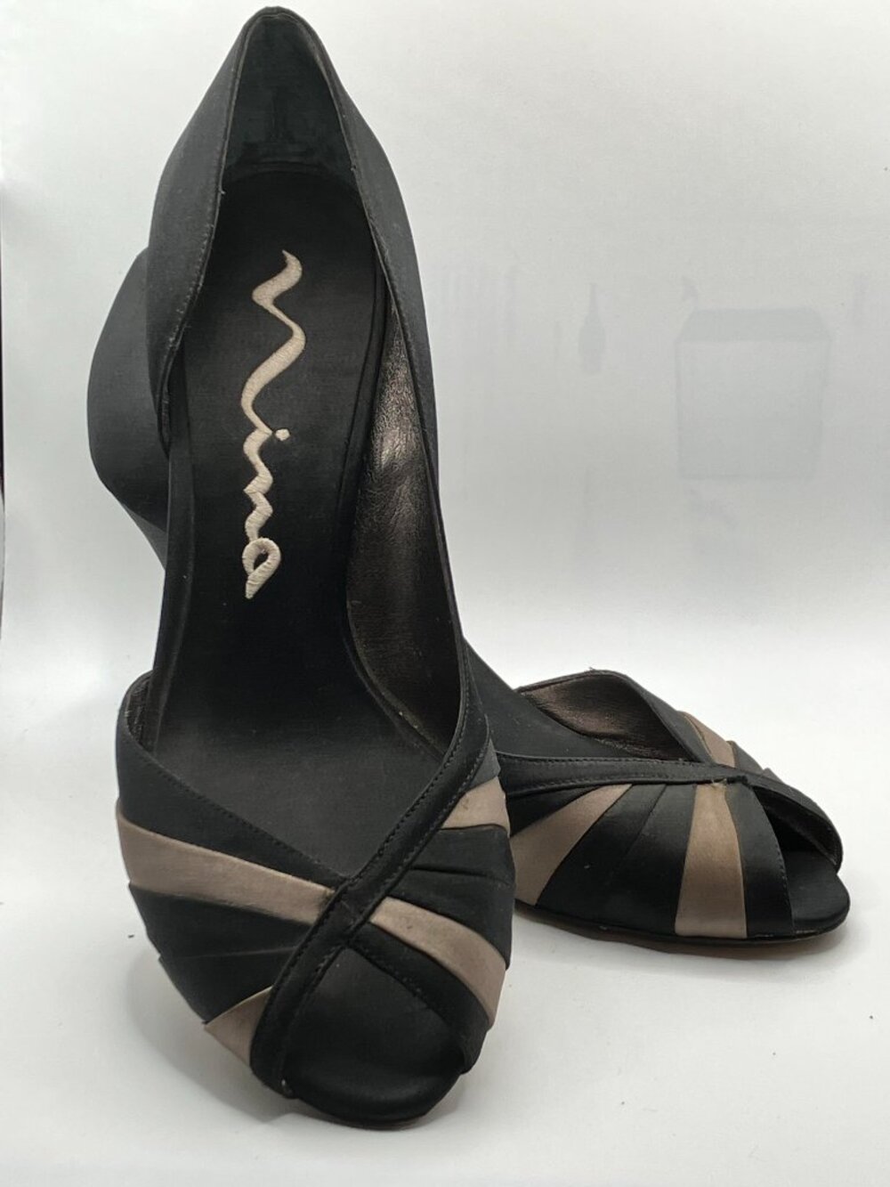 Nina Black and Brown Satin Heels Peep Toe Like New Size 8.5 3.5-in heel